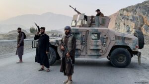 Talibanes informan nuevos bombardeos a objetivos en Pakistán