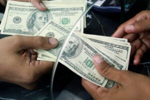 Tercera subasta de divisas inyectará 300 millones de dólares a la banca privada