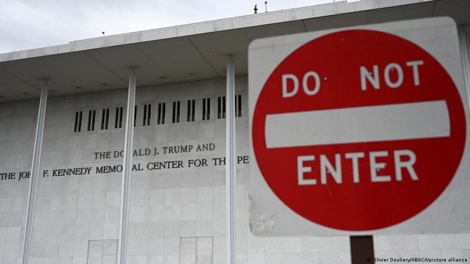 Trump anuncia el cierre del Centro Kennedy durante dos años