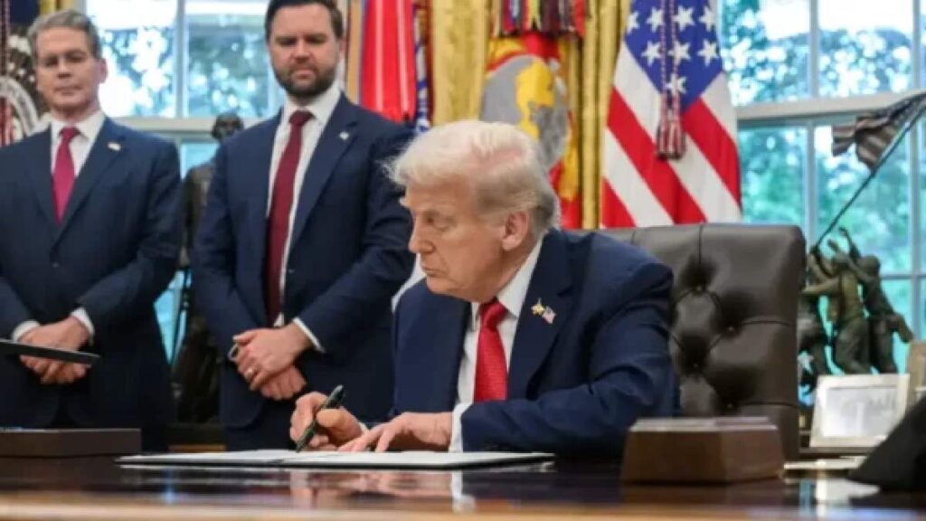 Trump asegura que India sustituirá petróleo iraní por barriles venezolanos