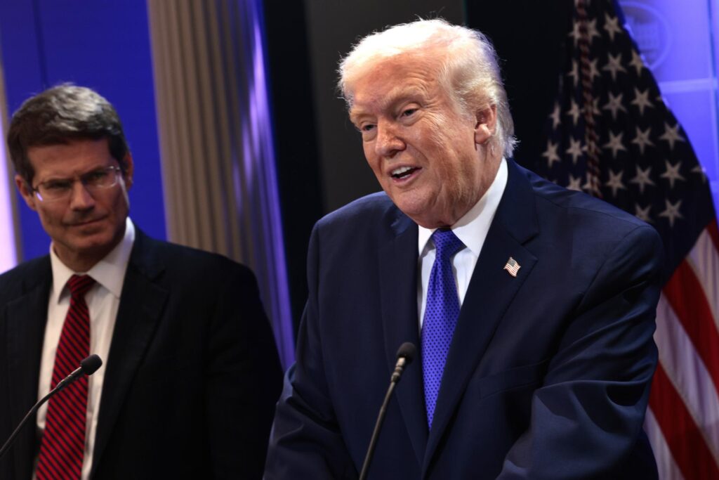 Trump cree que el ayatolá Ali Jameneí ha muerto en el ataque a Irán - AlbertoNews
