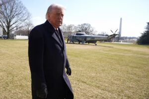 Trump dice que aún no ha decidido sobre Irán, aunque no le gusta como está negociando