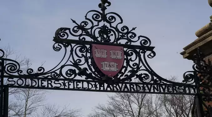Trump exige mil millones de dólares a la Universidad de Harvard