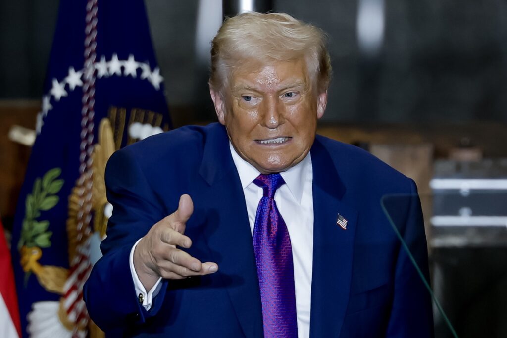 Trump ordena liberar archivos gubernamentales sobre ovnis y vida extraterrestre