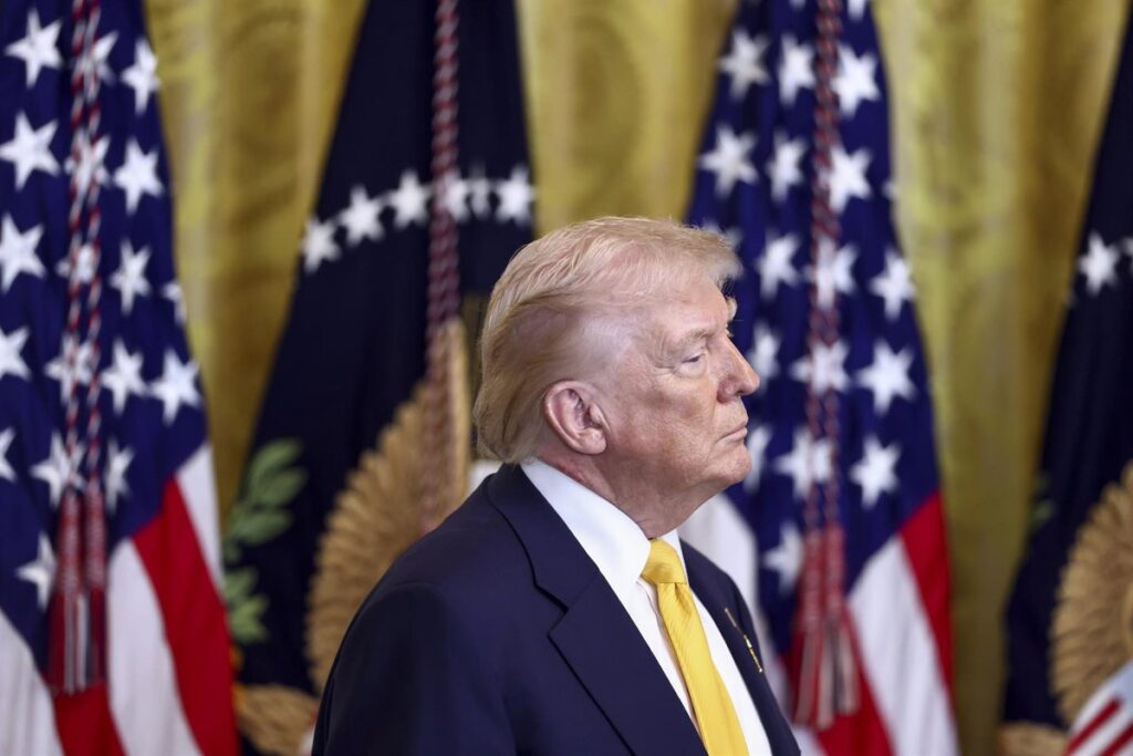 Trump reitera que continúa sopesando un ataque militar "limitado" contra Irán