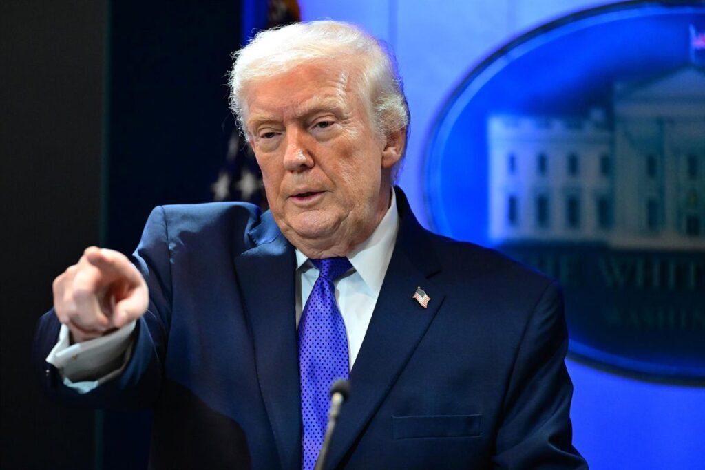 Trump sube al 15% los aranceles globales de represalia tras el varapalo del Supremo