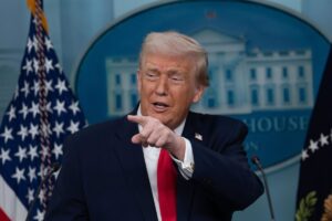 Trump tacha de «muy decepcionante» el fallo del Supremo sobre los aranceles e impondrá uno global del 10% | europapress.es