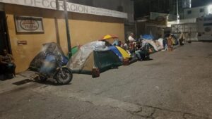 ÚLTIMA HORA | Día 26 de vigilia en Zona 7: El clamor de las familias que exigen libertad plena bajo el lema «Que sean todos» – AlbertoNews