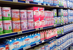 Varias familias francesas denuncian al Estado y a empresas por la leche infantil tóxica