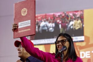 Venezuela se olvida de Chávez y abre el petróleo al sector privado