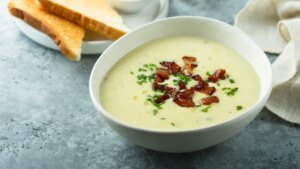 Vichyssoise asada con manzana, una receta diferente y económica para combatir el frío