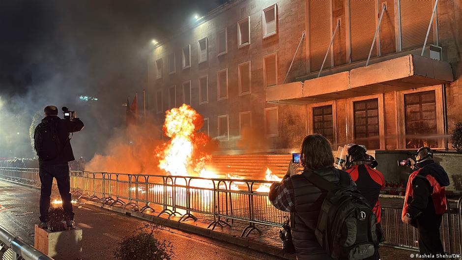 Violentos choques en Albania en protesta contra el Gobierno