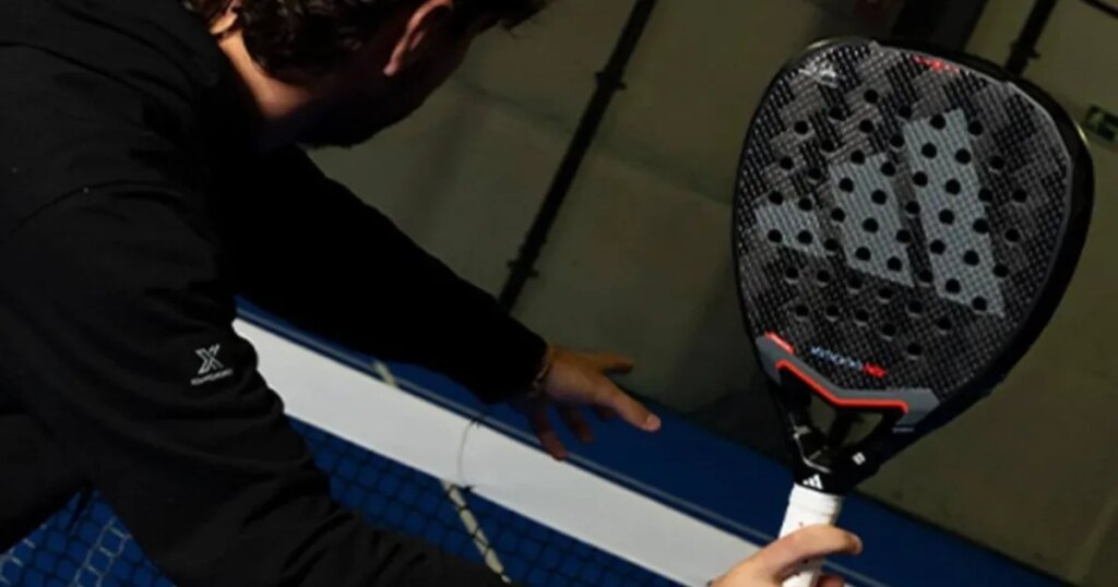 adidas redobla su apuesta este inicio de febrero derrumbando al mínimo el precio de su pala de pádel Metalbone HRD+ 3.4 2025