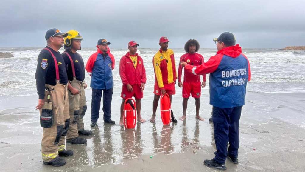 en Cartagena autoridades ordenan el cierra sus playas