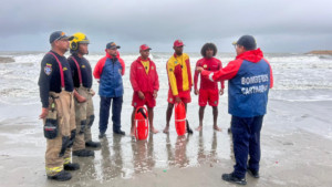 en Cartagena autoridades ordenan el cierra sus playas