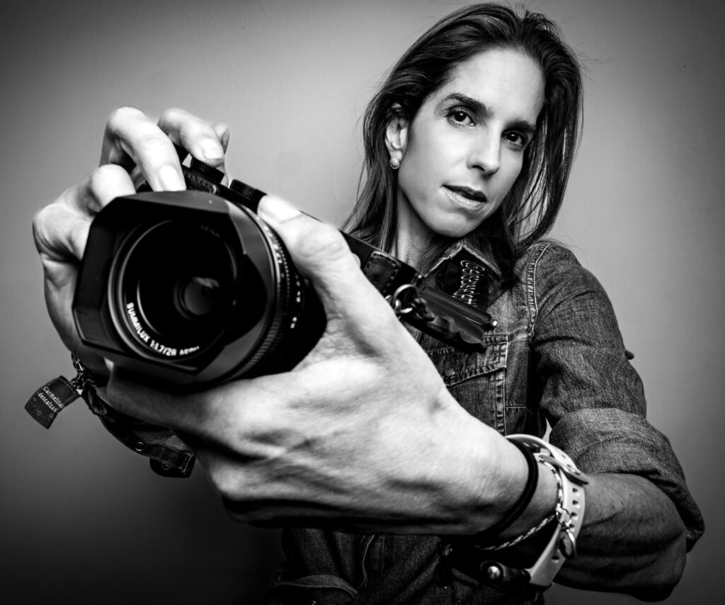 "Instantes": Elisa Benedetti expone en la Sala Mendoza una mirada íntima sobre Liberty City