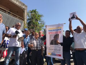 "Pedimos a Dios nos lo entreguen vivo": Exigieron la liberación del preso político Omar Escalante (Fotos)