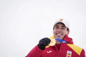 ¿Quién es Oriol Cardona, el nuevo campeón olímpico? Pianista aficionado, el carnet de camión, pinitos como modelo y la influencia de su padre Joan | elmundo.es