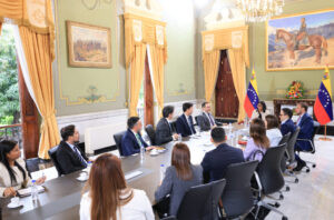 Delcy Rodríguez se reúne en Miraflores con misión diplomática que representará a Venezuela en EE.UU. – AlbertoNews