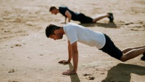 A los 40, el cuerpo no necesita sufrir en el gimnasio, sino pura estrategia