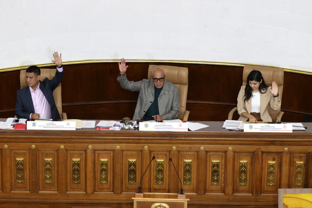AN chavista aprobó una ley para acelerar los trámites administrativos