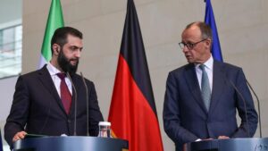 ASILIO ALEMANIA | Merz y Al Sharaa pactan el retorno de un 80% entre el millón de refugiados sirios de Alemania | elperiodico.com