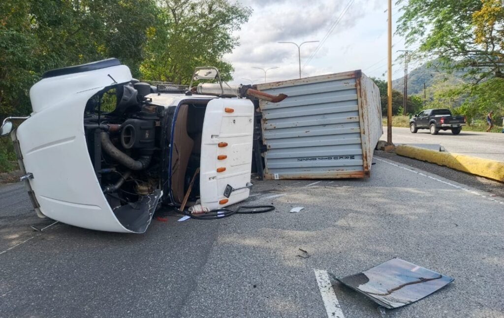 Accidente en autopista Valencia-Puerto Cabello dejó mujer herida