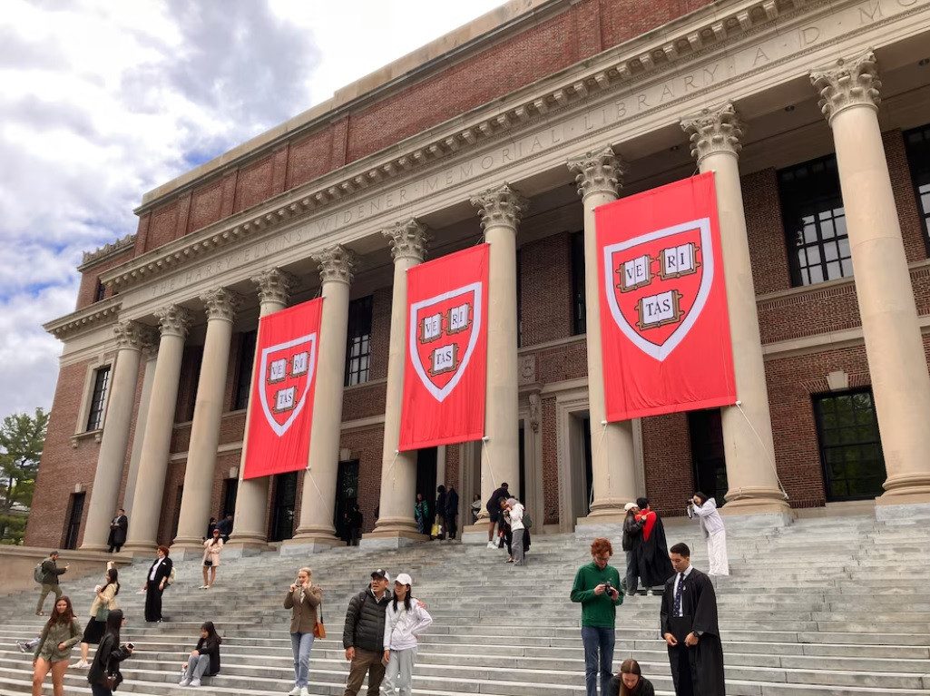 Administración de Trump demanda a Harvard por discriminar a alumnos judíos e israelíes - AlbertoNews