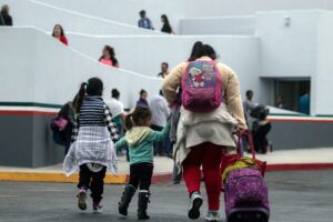 Al menos 11 mil niños estadounidenses son separados de padres en redadas migratorias en EEUU