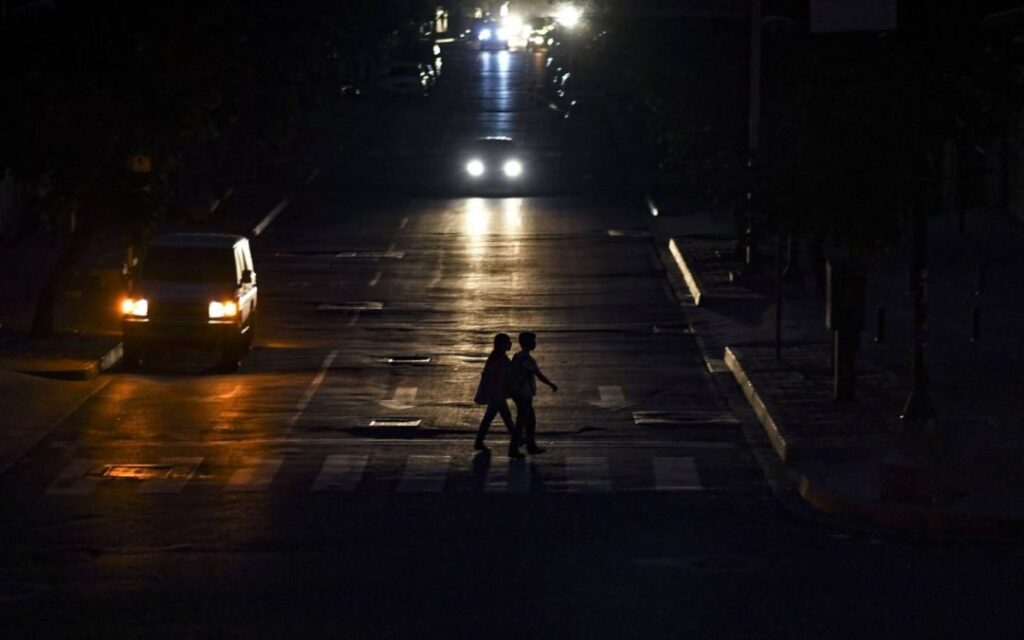 Al menos cuatro estados de Venezuela amanecieron con un apagón: Zulia, Táchira, Mérida y Trujillo se quedaron sin electricidad - AlbertoNews