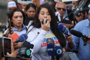 Andreína Baduel denunció que intentaron obligar a su hermano a mentir sobre su estado en prisión (VIDEO)