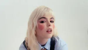 Antonia Jones le canta a la ‘tusa’ en su último álbum