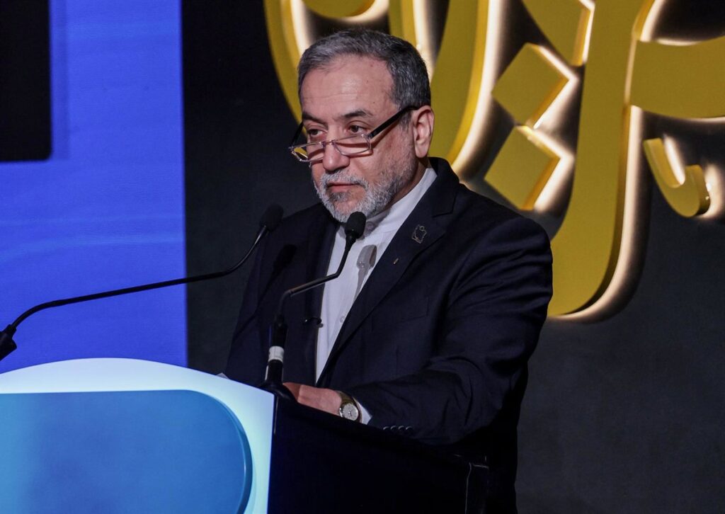 Araqchi niega que haya negociaciones con EEUU pero reconoce "mensajes" desde Washington para frenar la guerra