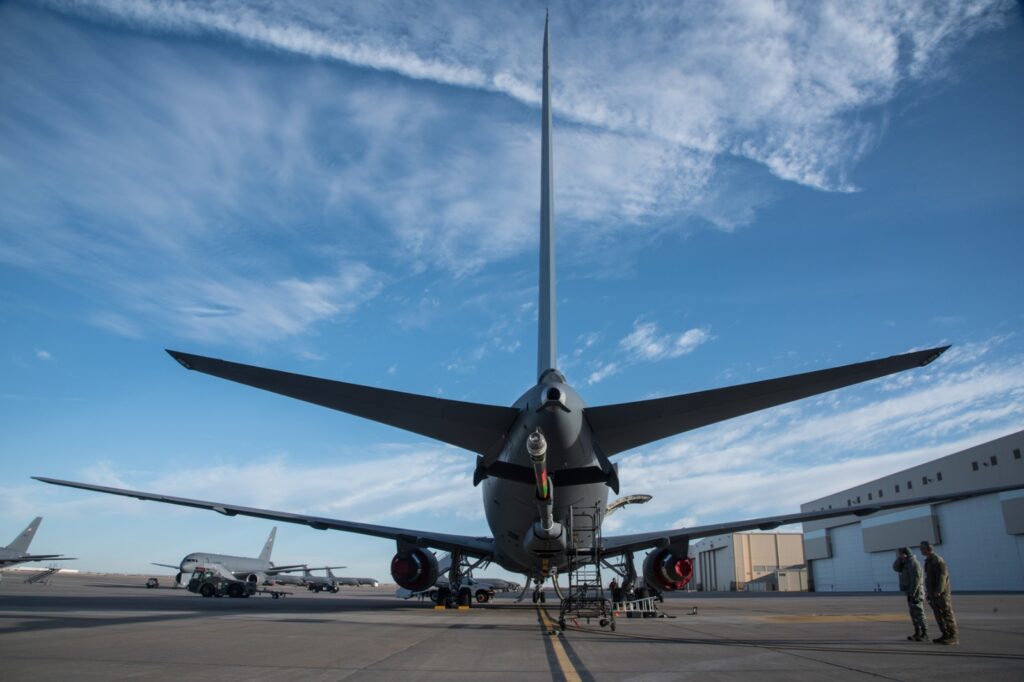 Aviones militares de EEUU no cesan sus operaciones cerca de Venezuela