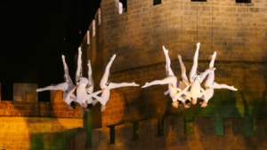 Bailarinas de ballet se toman el cielo de la capital para el cierre del Fiav Bogotá 2026