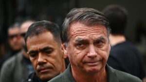 Bolsonaro es dado de alta y vuelve a su casa para cumplir tres meses de prisión domiciliaria | elperiodico.com