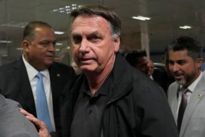 Bolsonaro sale de terapia intensiva y espera decisión sobre prisión domiciliaria – AlbertoNews