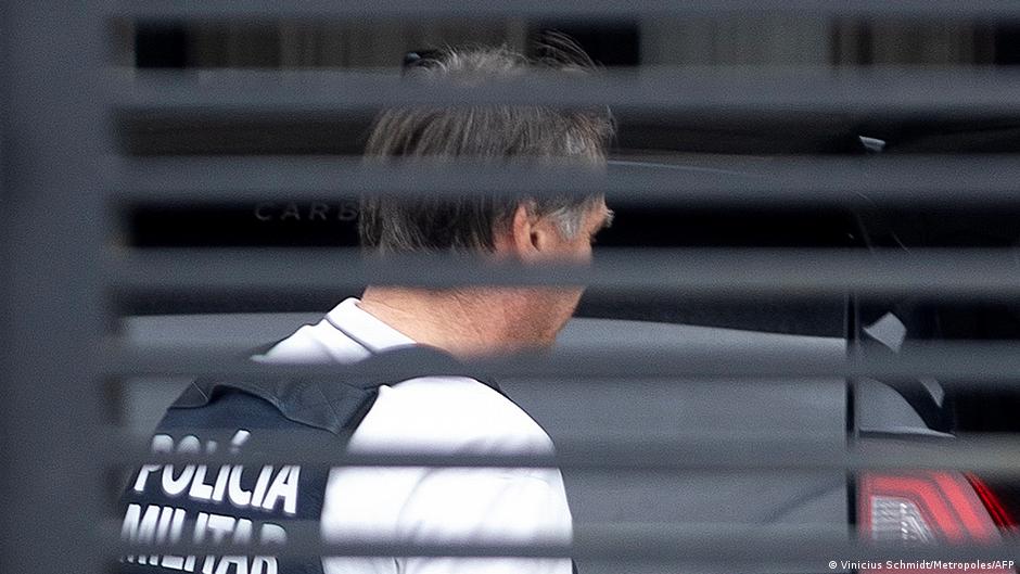 Bolsonaro sale del hospital a cumplir prisión domiciliaria