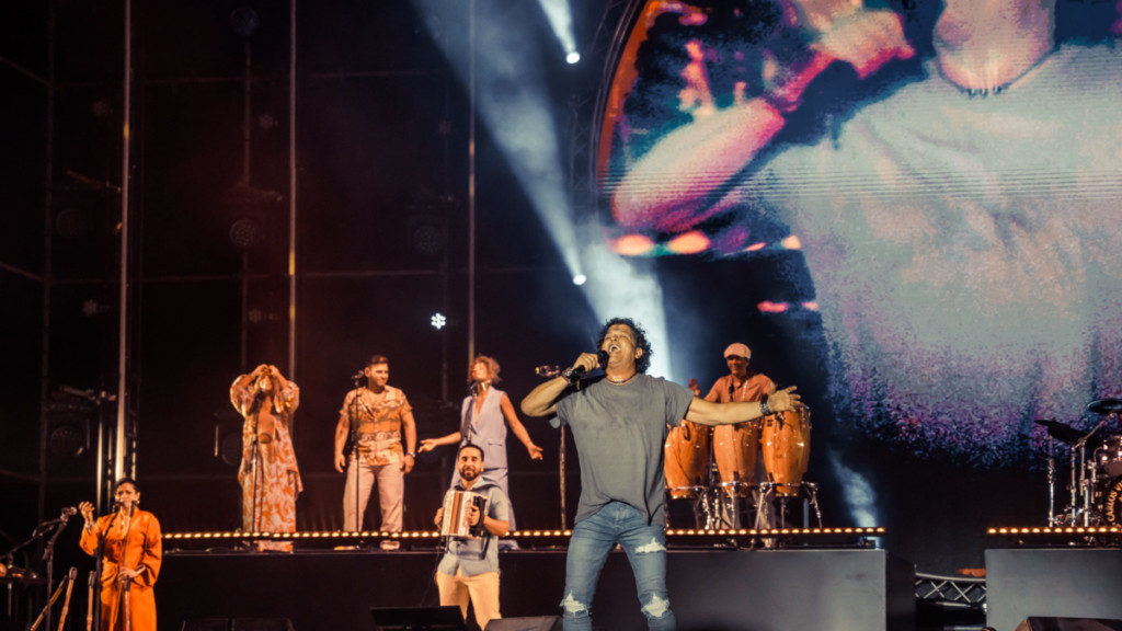 Carlos Vives regresa a Aruba, alista videoclips y anticipa el universo de El Último Disco