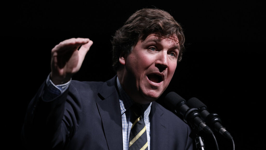 Carlson: Si el ataque a escuela en Irán no fue un "error", "no vale la pena" luchar por EE.UU.