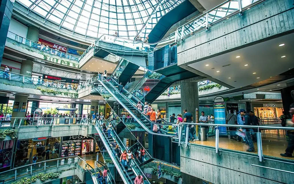 Centros comerciales venezolanos se suman a ahorro energético en medio de fallas eléctricas
