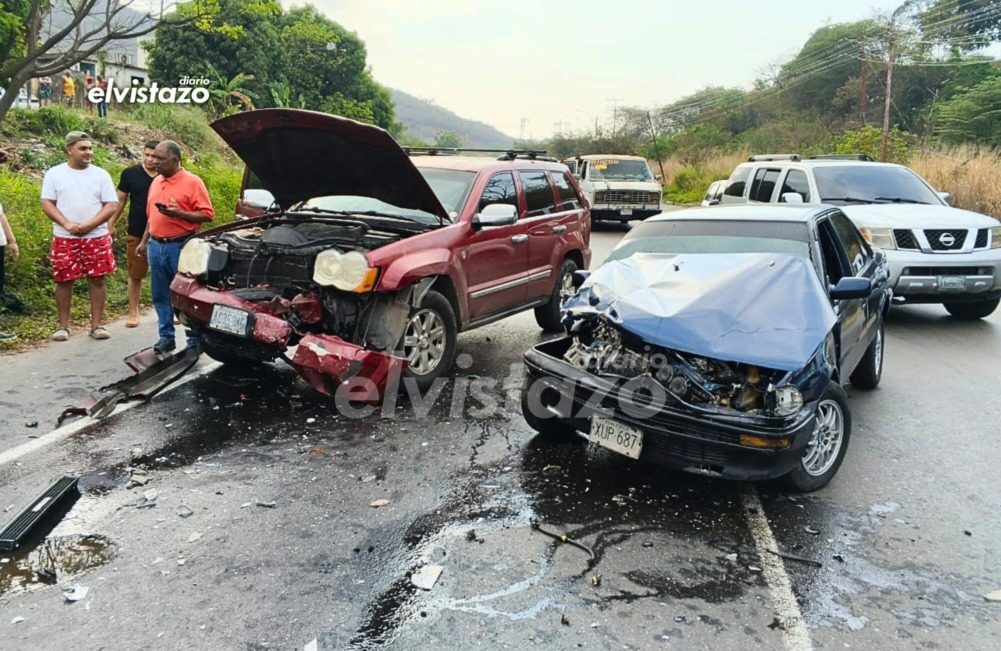 Cherokee y Corolla colisionaron en el municipio Bolívar de Anzoátegui dejando dos lesionados leves