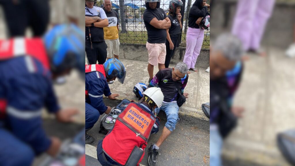 Choque de motos frente a Casa Mía deja tres heridos