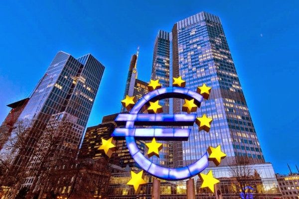 Christine Lagarde: El BCE actuará si la inflación se aleja mucho del objetivo del 2%