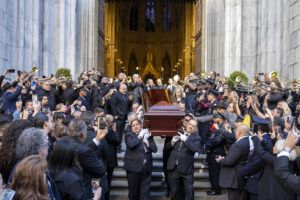 Cientos de personas despiden al músico Willie Colón en Nueva York