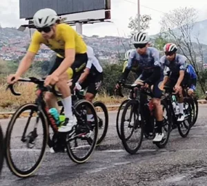 Colombiano Anthuar González campeón del Tour Andina  2026