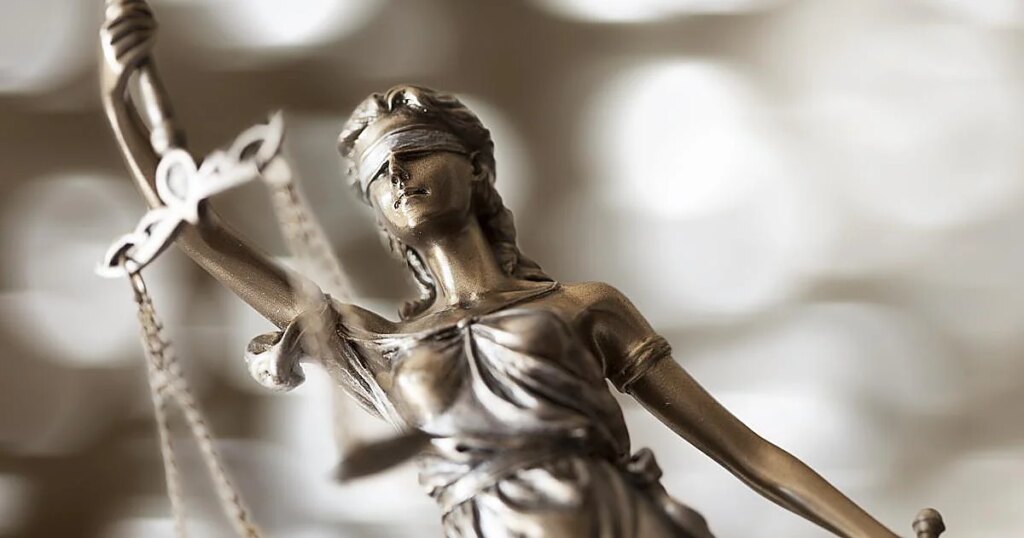 Condenada a 25 años de prisión una mujer por dejar morir a dos de sus bebés y congelarlos