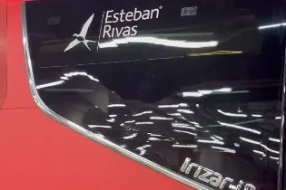Copa del Rey: Ultras del Barcelona revientan de una pedrada una luna del autobús del Atlético | Copa del Rey 2025