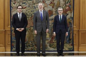 Cuerpo y España prometen sus cargos como vicepresidente primero del Gobierno y ministro de Hacienda ante Felipe VI | europapress.es
