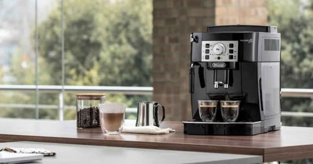 De'Longhi sorprende junto a MediaMarkt con un descuento abismal en la cafetera Magnifica S